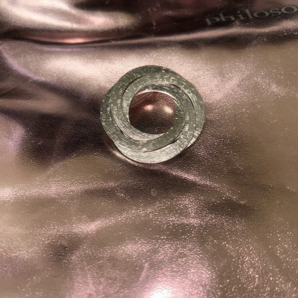 N/A stylish silver